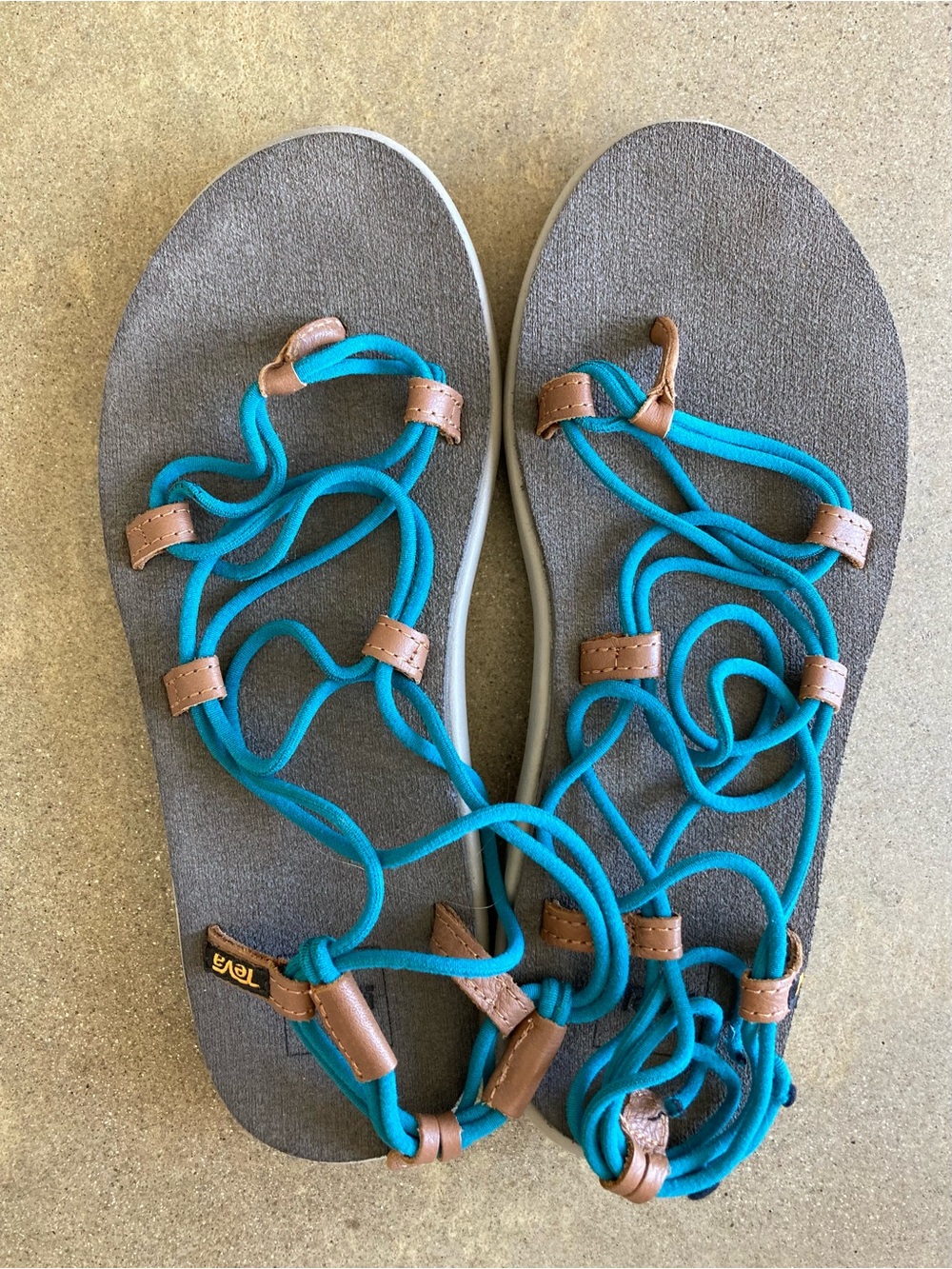 Teva Voya Infinity Sandals Size 8 - READ DESCRIPTION